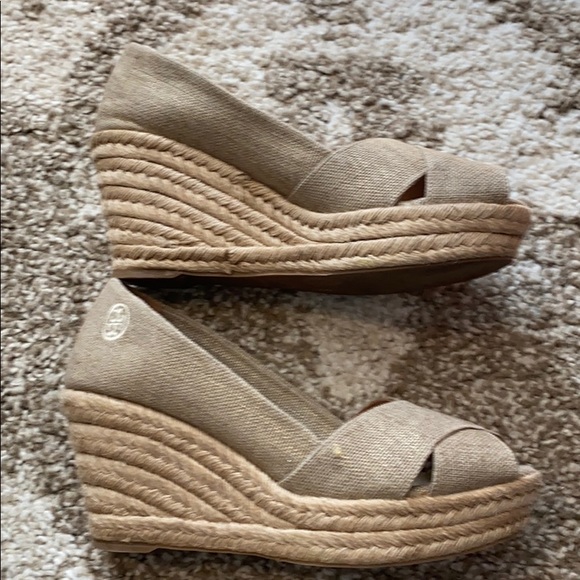 Tory Burch Tan/Gold Wedge Sandals - Picture 3 of 5